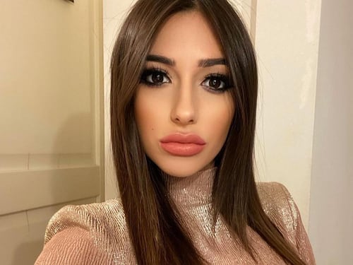Milano, Dj Hellen molestata mentre è in auto: "Un ragazzo mi ha toccato il seno"