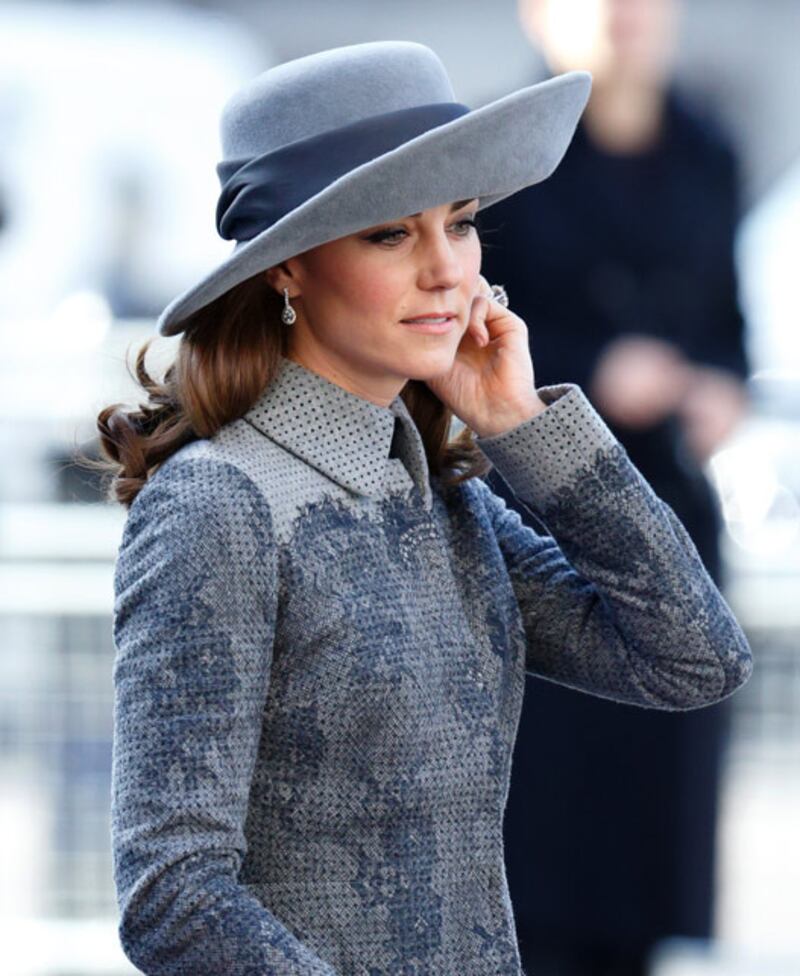 Kate Middleton ed Elisabetta II, stili a confronto 18