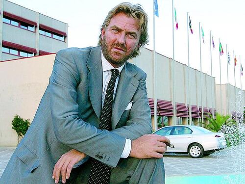 Presenze in calo dell'8,2% a giugno. Gli esercenti: «Il limite ai pagamenti cash è un autogol»