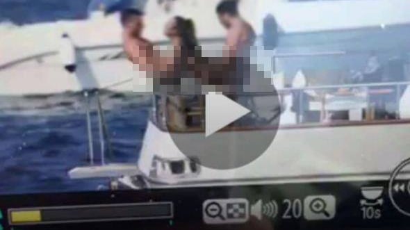 Amalfi, sesso a tre in yacht. Il video spopola sul web