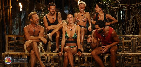 Isola dei Famosi: bellezze guerriere 18