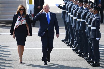 Il Presidente Trump e la First Lady arrivano in Inghilterra per gli incontri ufficiali 8