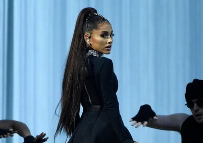 Ariana Grande dimentica troppo spesso i pantaloni 5