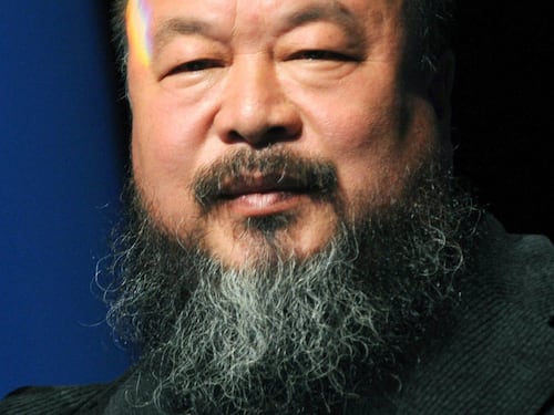 La Gran Bretagna cambia idea, visto per il dissidente Weiwei