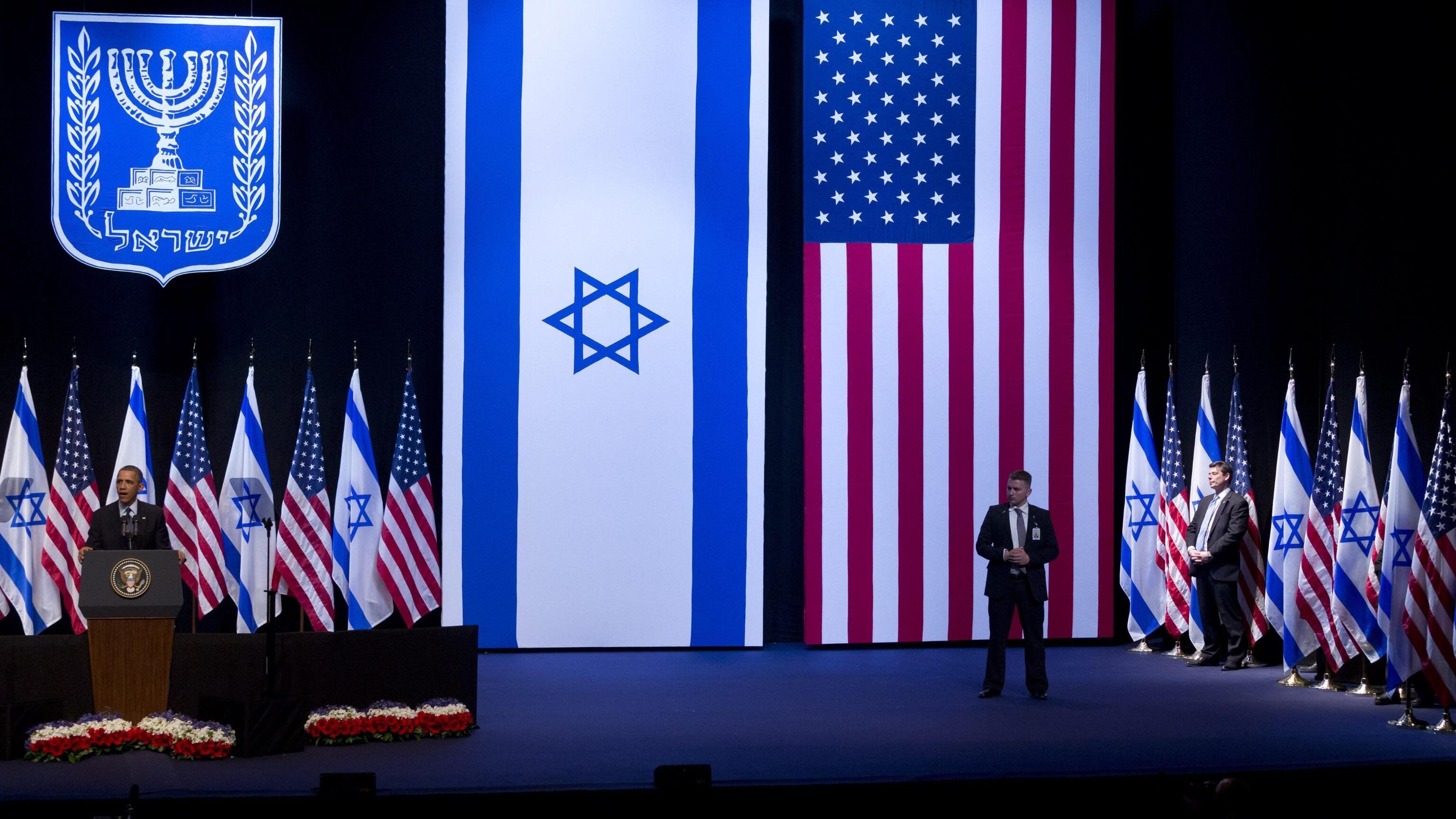 Obama ad Abu Mazen: "I palestinesi meritano un proprio stato"