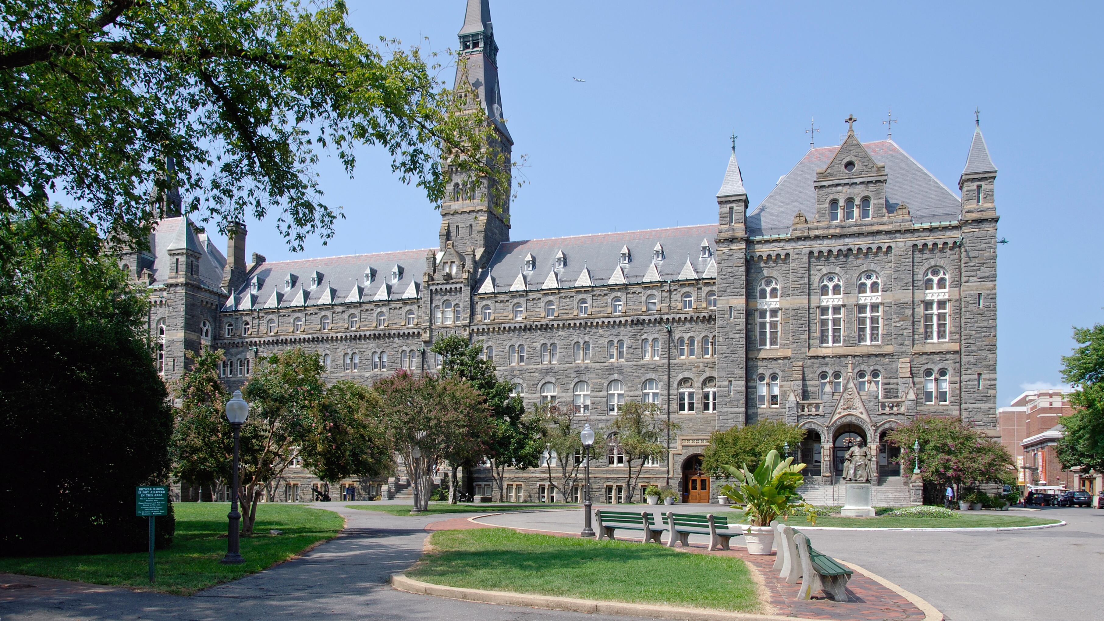 Schiavi venduti per debiti: la Georgetown fa ammenda