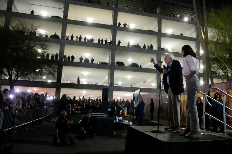 Alexandria Ocasio-Cortez e Bernie Sanders e i rally contro gli oligarchi 2