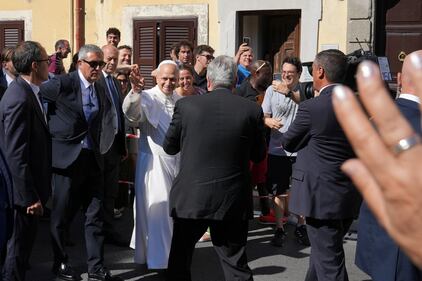 Papa Leone XIV arriva a Castel Gandolfo 5