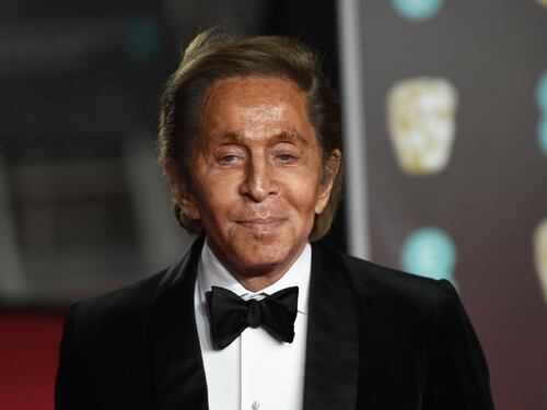 Valentino ora è francese. Kering compra il 30%. Affare da 1,7 miliardi