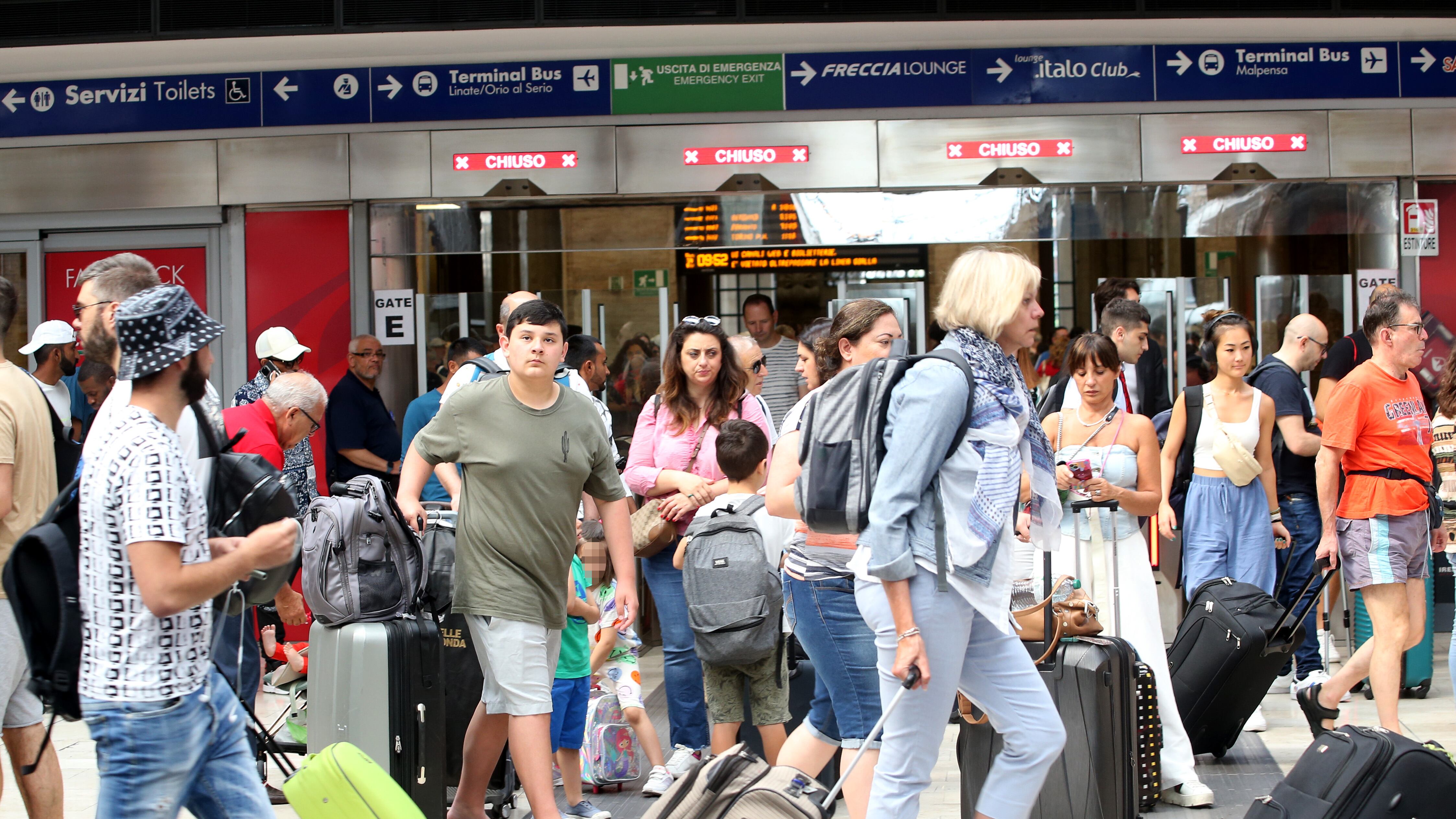 Si fermano treni e aerei: lo sciopero scassa-vacanze