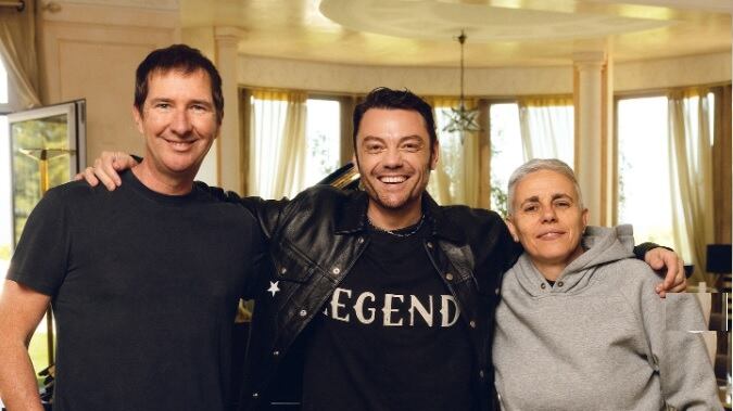 Tiziano Ferro torna con un nuovo album, Ostello Bello lo celebra con una karaoke night in più città italiane