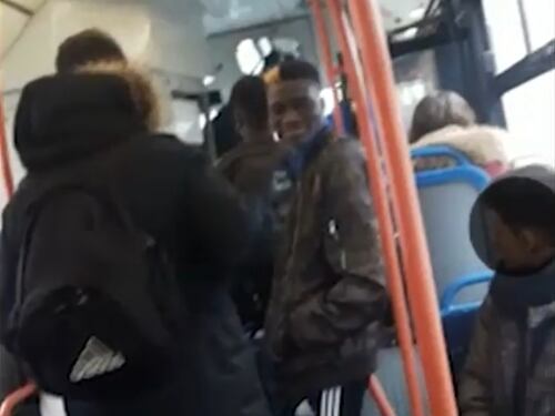 Insulta straniero senza biglietto licenziato l'autista dell'autobus