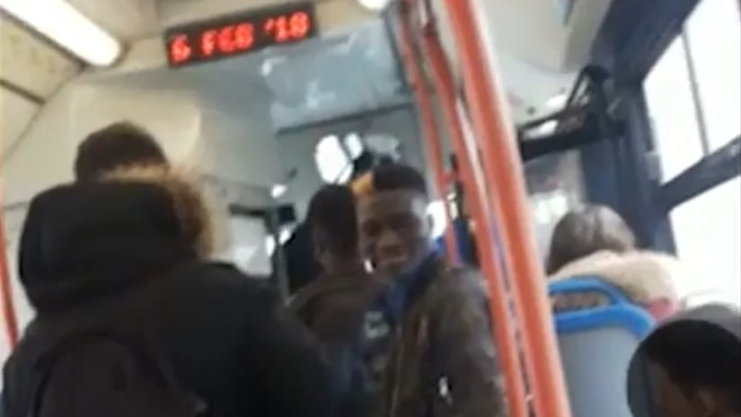 Insulta straniero senza biglietto licenziato l'autista dell'autobus