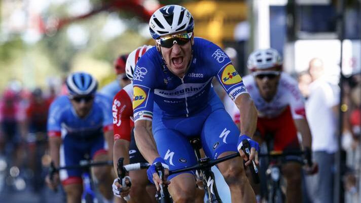 Tour de France, impresa di Elia Viviani: vince in volata la quarta tappa