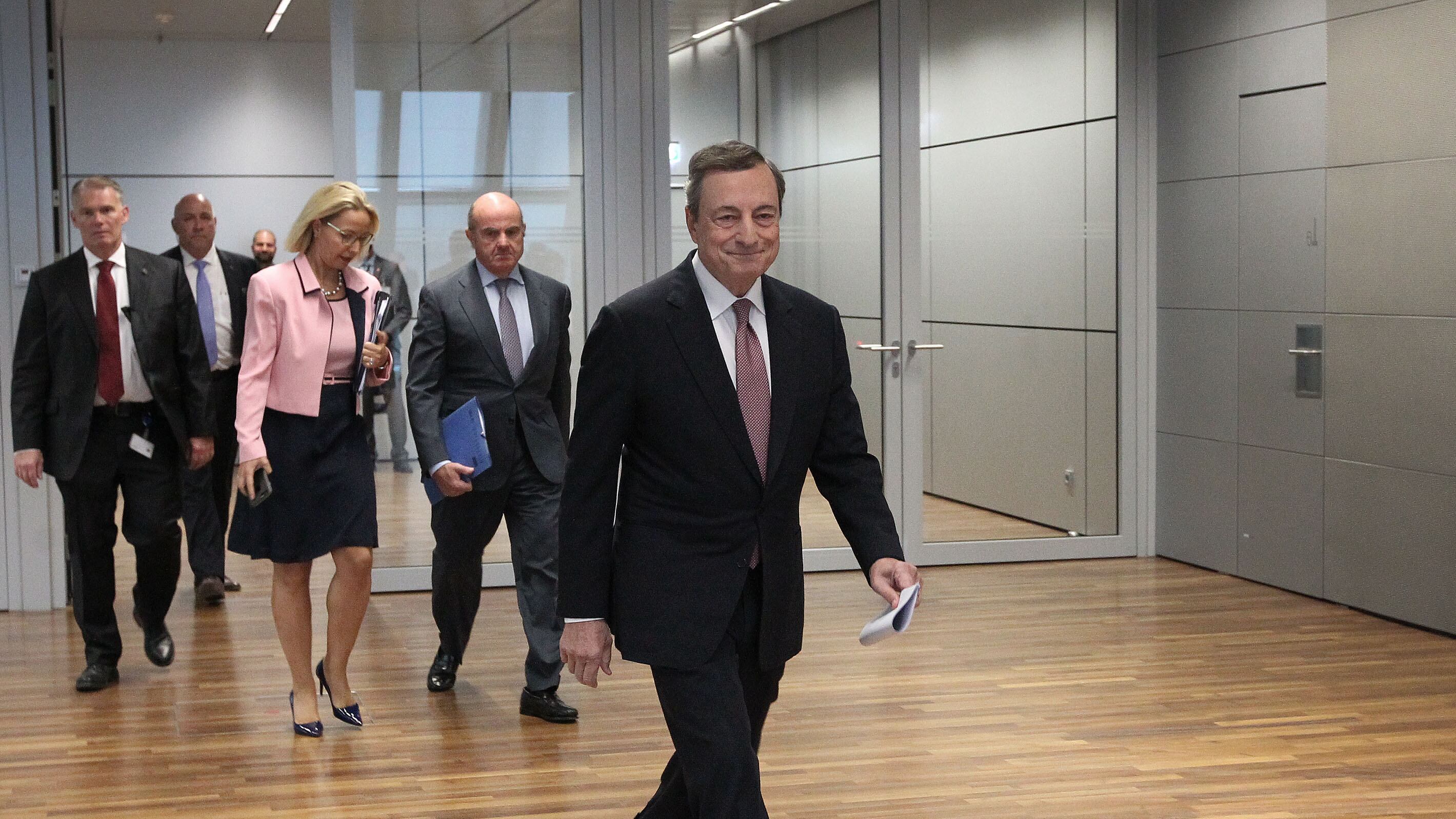 Strigliata di Draghi al governo "Cambiate subito la manovra"