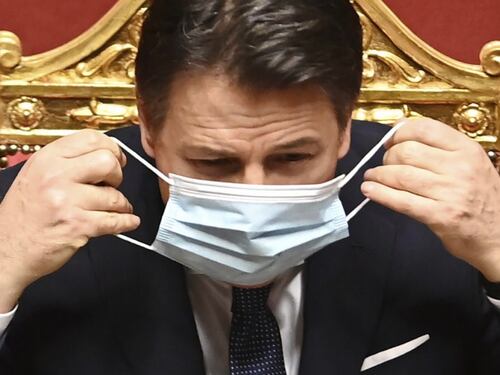 Il mistero dell'orologio di Conte: "Alle 9.30 segnava le 10.20 e alla fine dell'intervento la stessa ora"