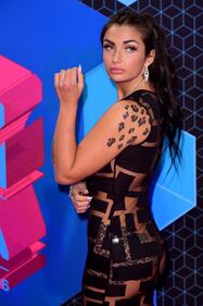 Elettra Lamborghini e la scollatura profonda agli Mtv Awards 6