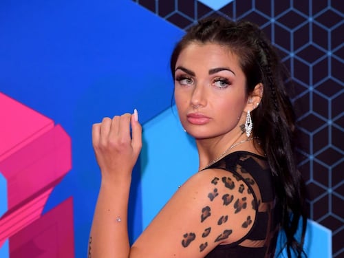 Tra baci e docce hot, Elettra Lamborghini è incontenibile al Geordie Shore