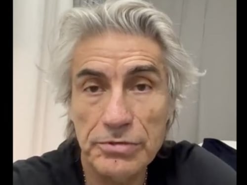 "È malato, non può cantare". E i fan attaccano Ligabue