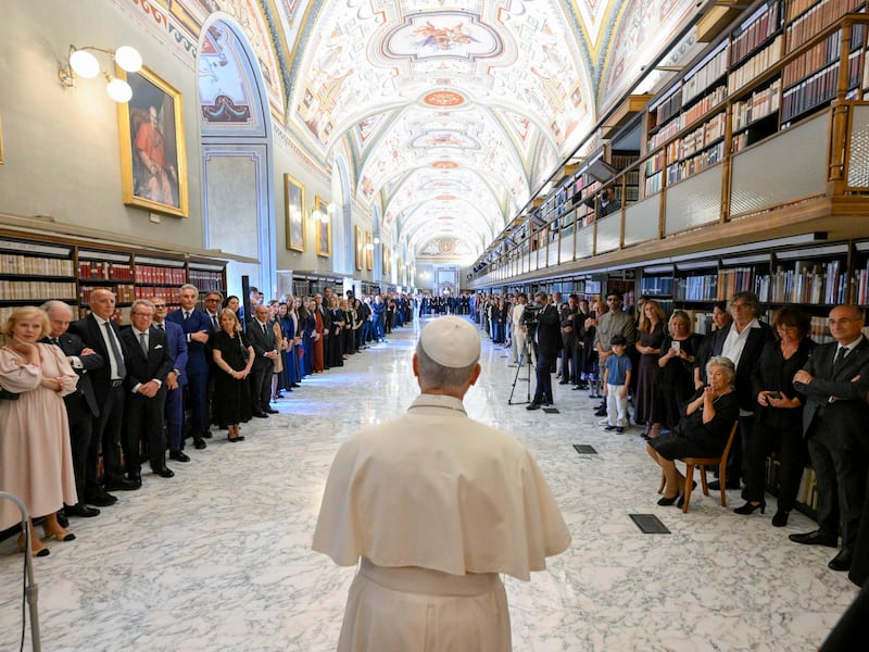 Papa Leone cancella i tagli di Francesco e toglie il blocco degli stipendi in Vaticano