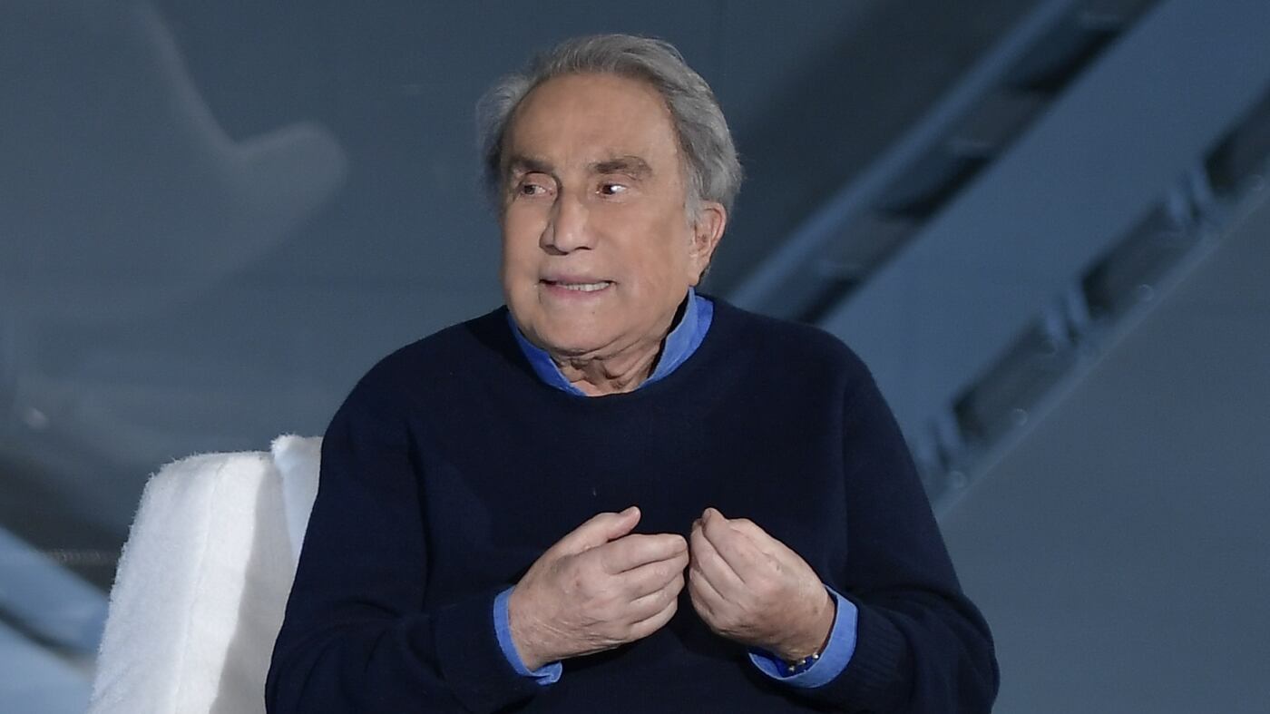 Emilio Fede e la sua collezione segreta: "I miei peluche? Sono la mia piccola famiglia"