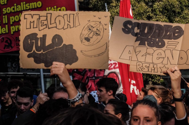 Corteo studentesco, a Milano la protesta contro Draghi e Meloni 10