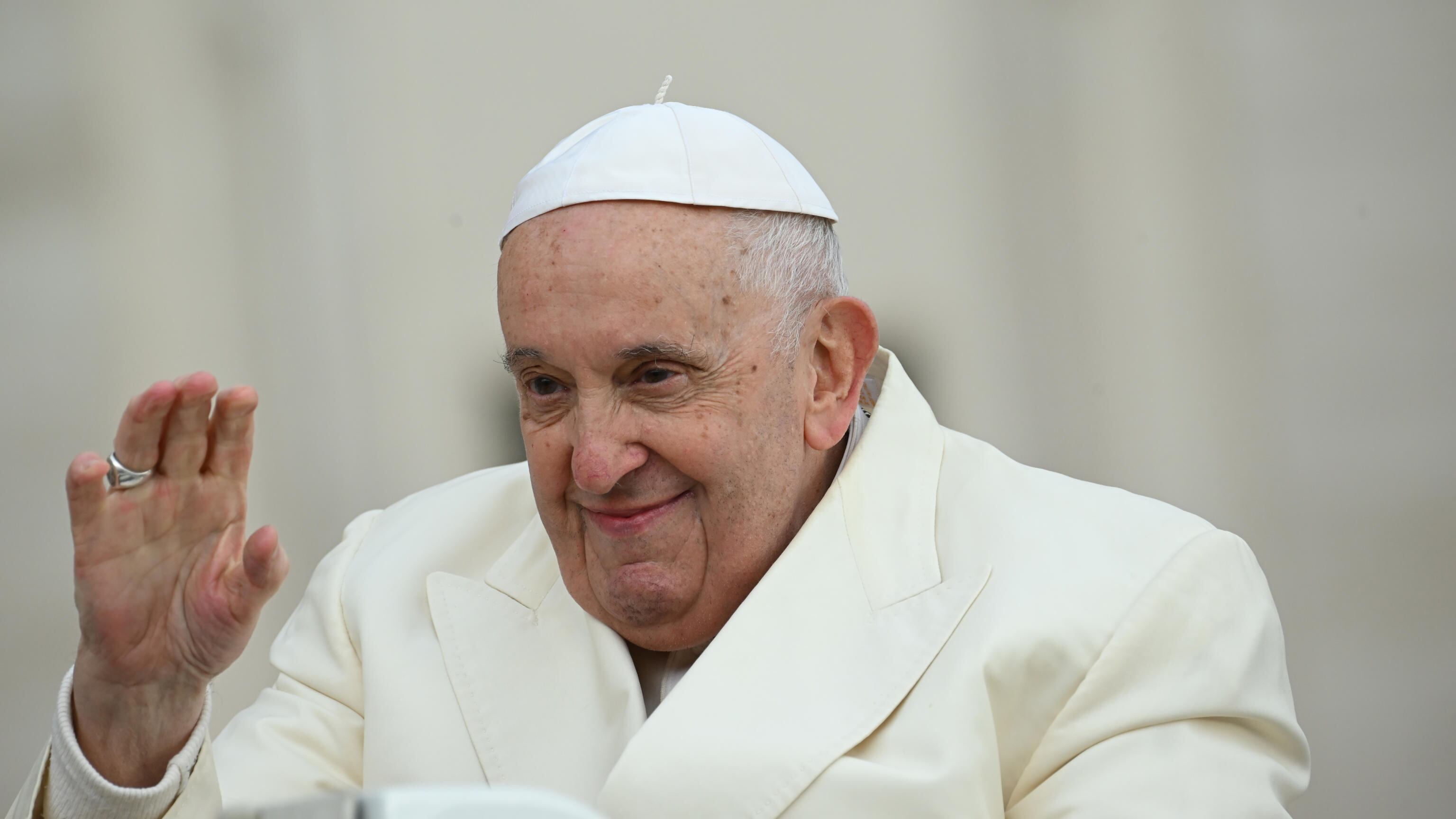 Papa Francesco: "Il sesso è dono di dio. Il porno? Una droga"