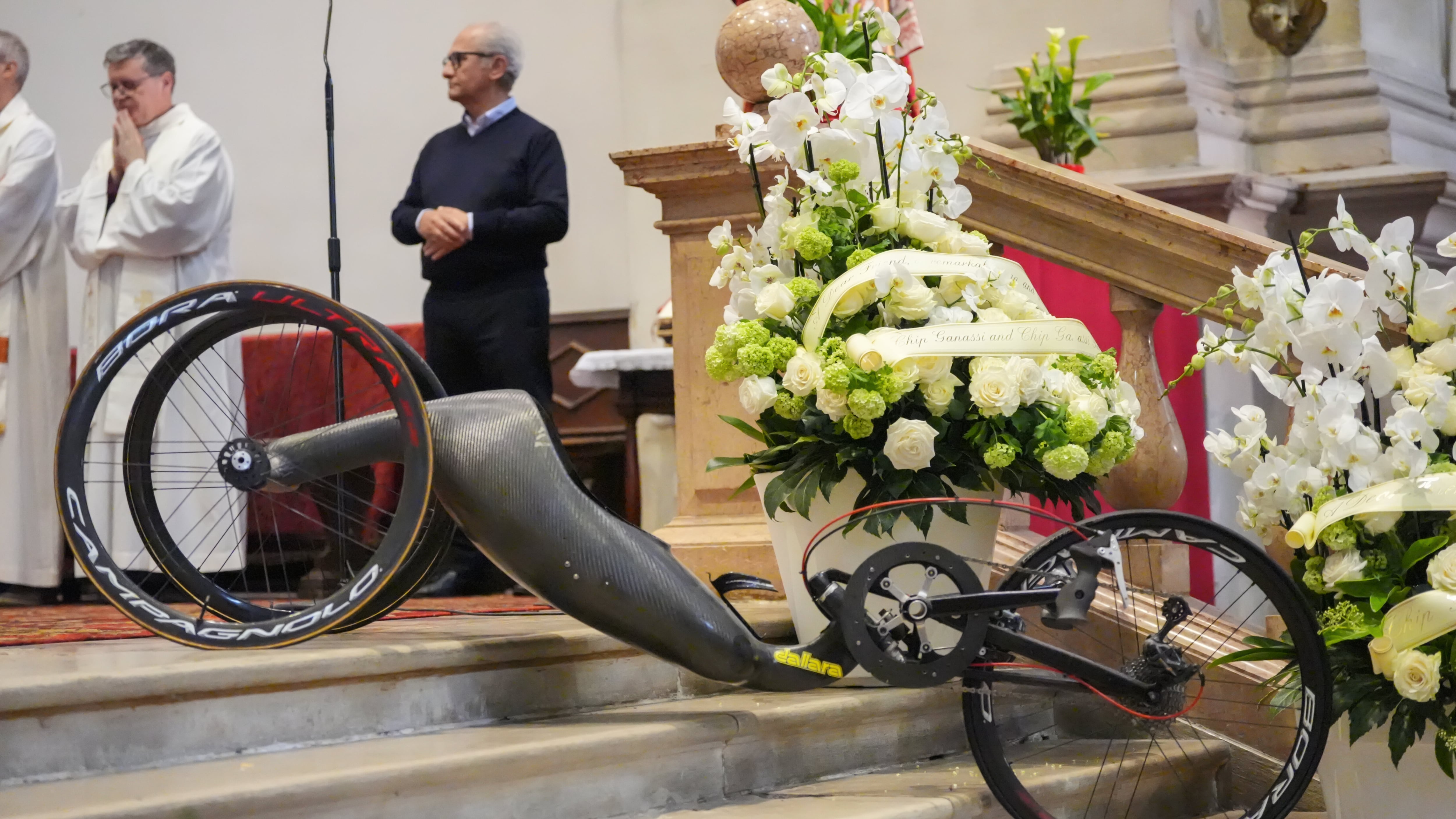 L'ultimo saluto a Zanardi. Nell'omelia ricordata la "regola dei 5 secondi" spesso citata dal campione