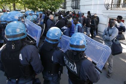 Ambulante senegalese muore durante il blitz anti-abusivismo a Roma 2