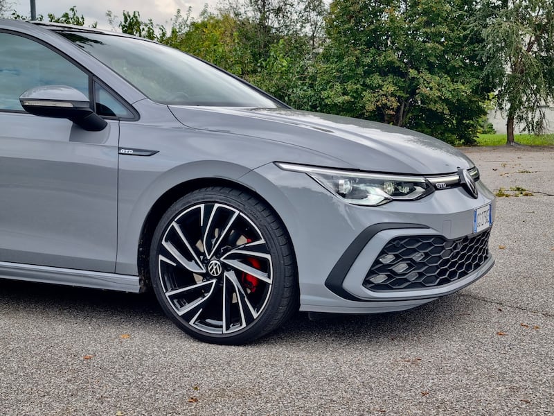 Volkswagen Golf GTD: guarda la gallery della compatta sportiva diesel 6