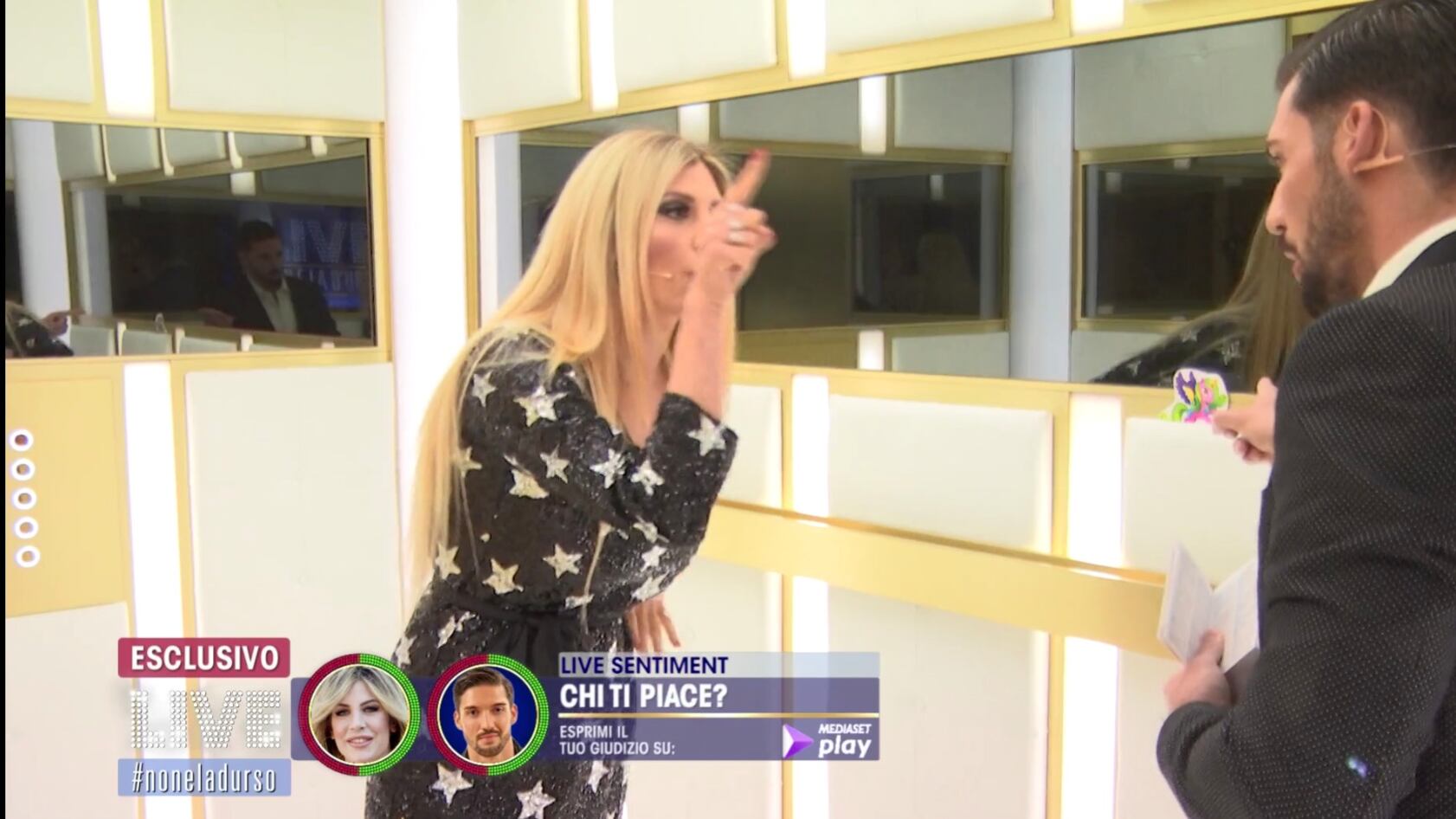 "Sfrutti tuo figlio", "Straccione pezzente": rissa in diretta tra Moreno e Paola