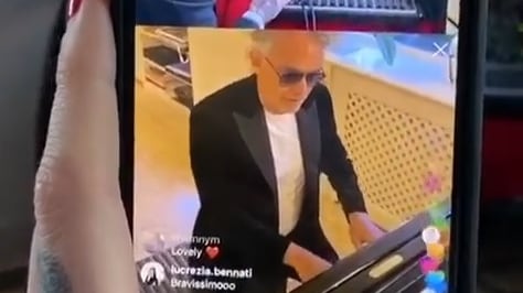 Andrea Bocelli e Fedez da brividi: l’abbraccio alle città colpite dal virus