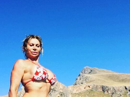 Carmen Russo esplosiva a Ibiza
