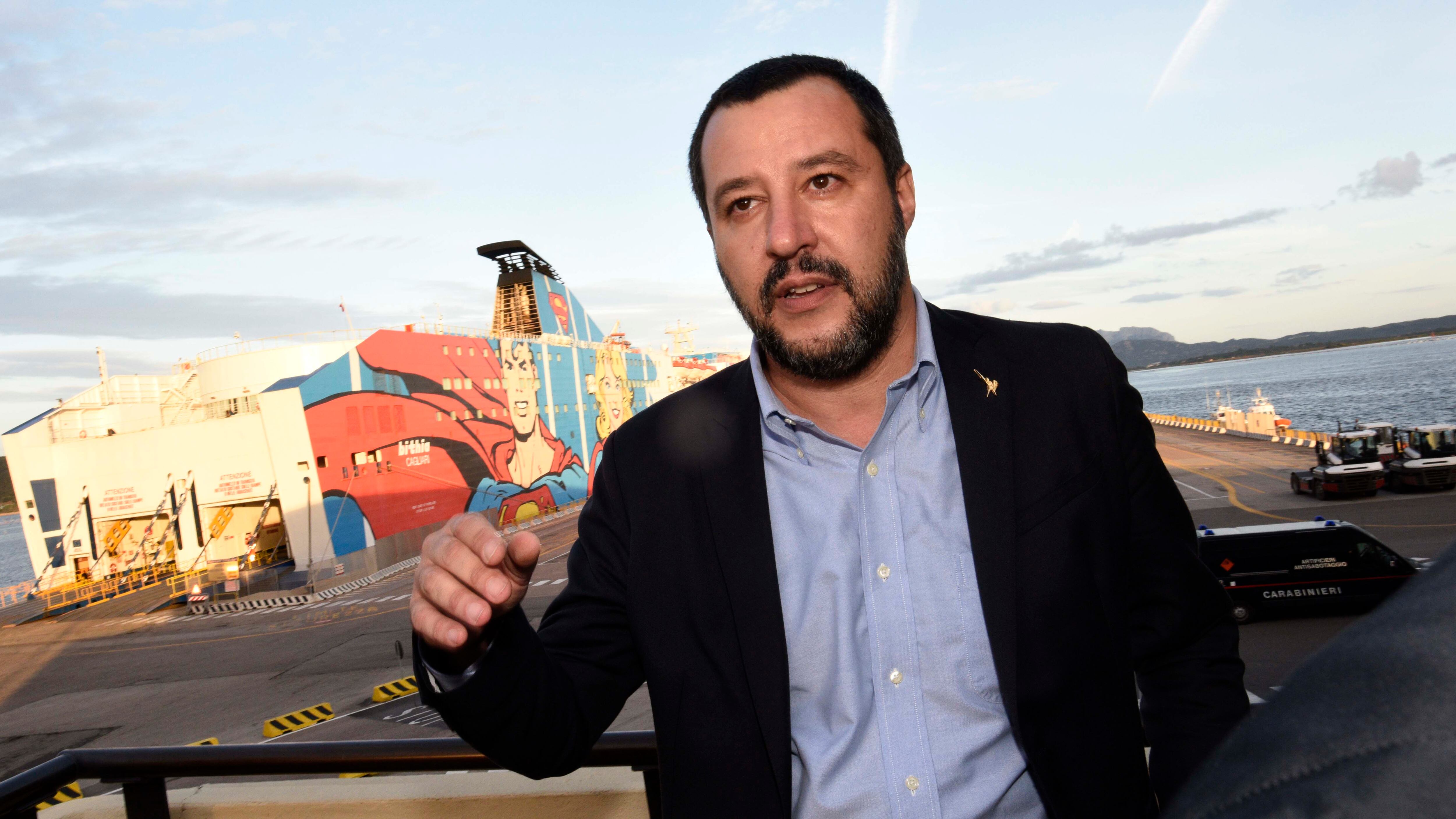 Salvini adesso accelera: "Quota 100 a febbraio Il reddito in primavera"