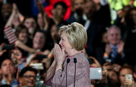 Hillary festeggia la vittoria 14