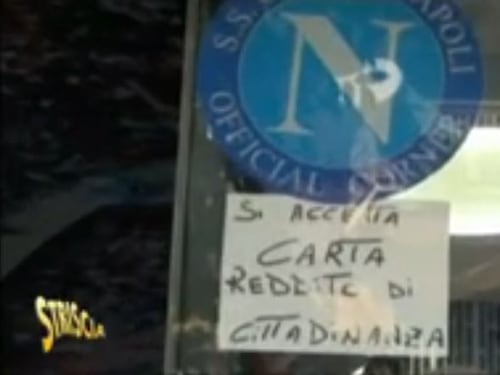 Napoli, gadget della squadra di calcio comprati con il reddito di cittadinanza