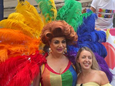 Uomini vestiti da cani, utero in affitto e maternità surrogata. Ecco il Gay Pride di Palermo 5