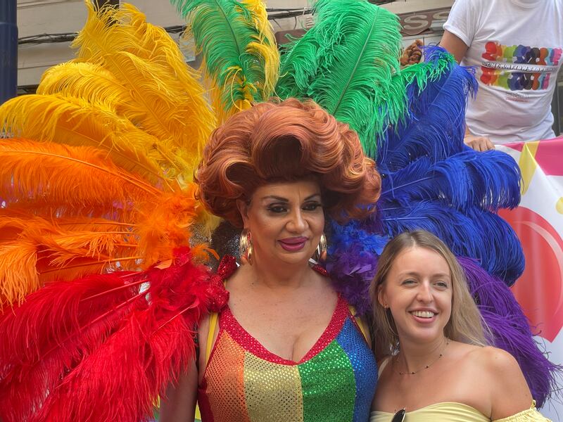 Uomini vestiti da cani, utero in affitto e maternità surrogata. Ecco il Gay Pride di Palermo 5