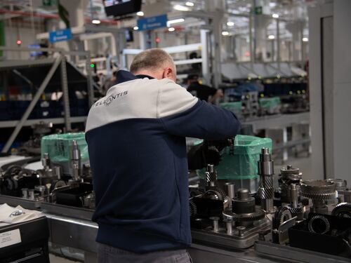 Mirafiori, operai in cassa integrazione ma i capi reparto ricevono fino a 5mila euro di aumento