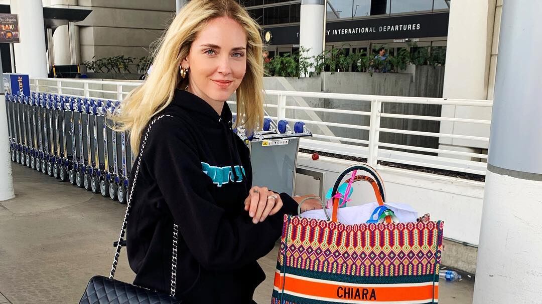 Bufera su Chiara Ferragni. "Ma usi il Photoshop anche sul piccolo Leone?"