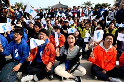 Vertice Kim-Moon, la folla protesta: "Bombardare la Nord Corea" 13