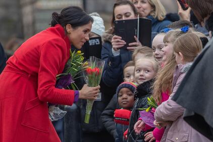 Meghan Markle in rosso per un poeta: foto 10