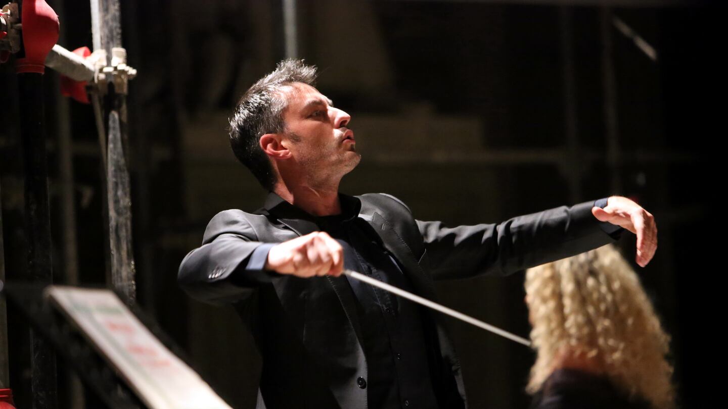 "Babbo Natale non esiste" Via il direttore d'orchestra