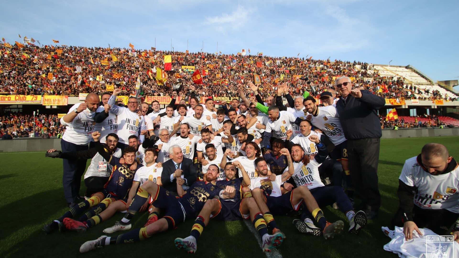 Dopo una storica cavalcata il Catanzaro si riprende la Serie B