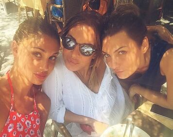 Belen Rodriguez: vacanza da single e il costume è hot 7