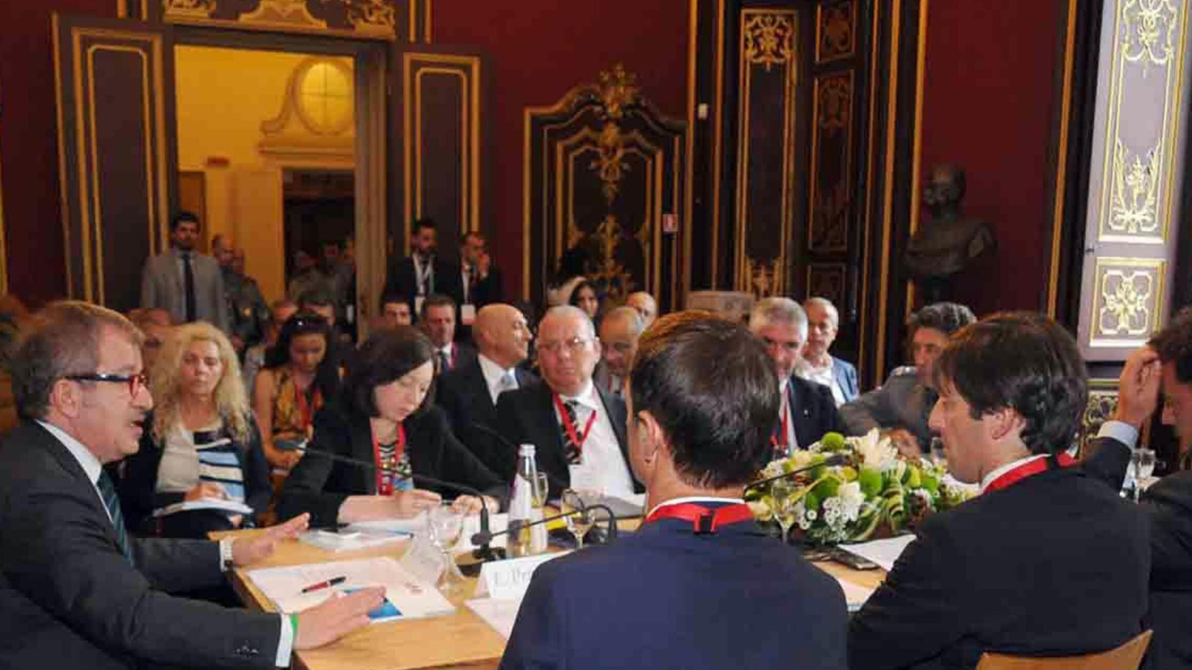 «Lombardia zona franca, niente vincoli di bilancio»