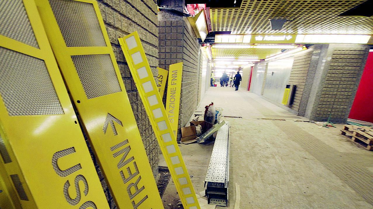 Metrò, stazioni a pezzi e lavori fermi