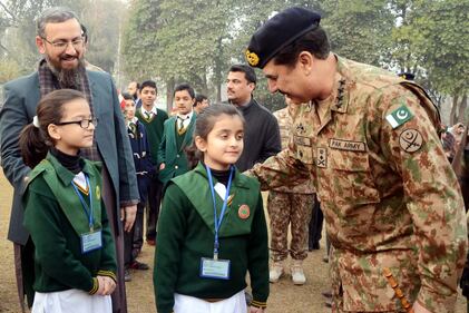 Peshawar, tornano in classe gli studenti della scuola colpita dai talebani 2