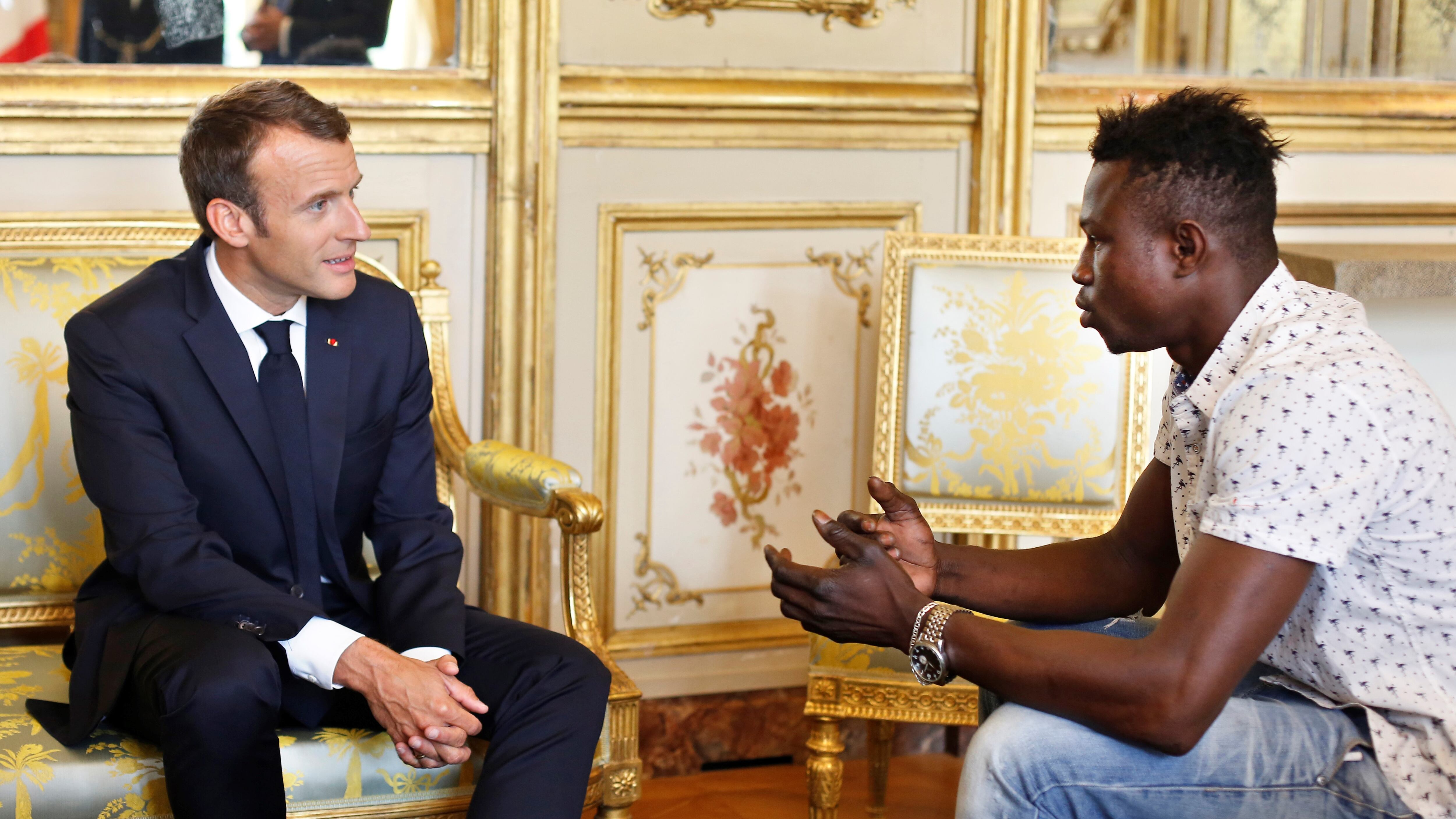 Immigrato-eroe salva un bimbo. E diventa francese