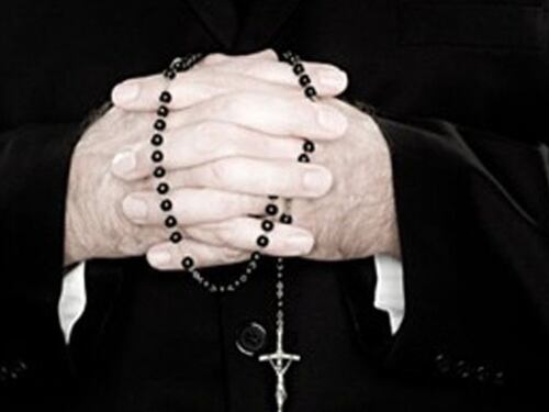 Fa abortire una donna, la Chiesa indaga su un parroco